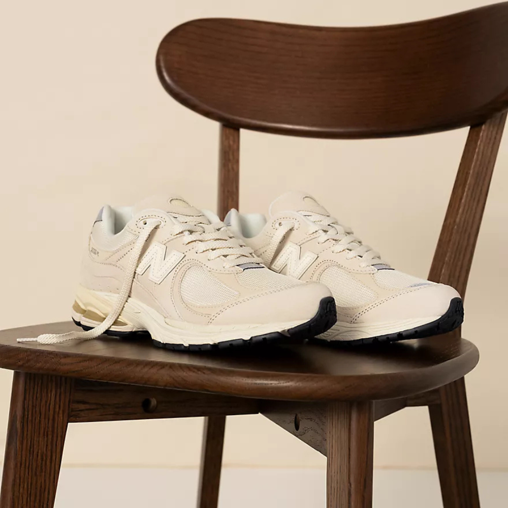 New Balance 2002R Sneakers